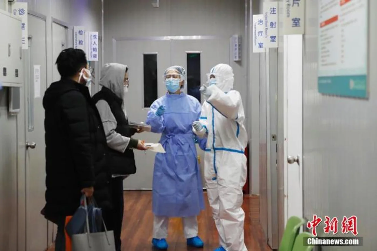 老人发热去医院能否避免交叉感染?专家:流程上能最大限度避免