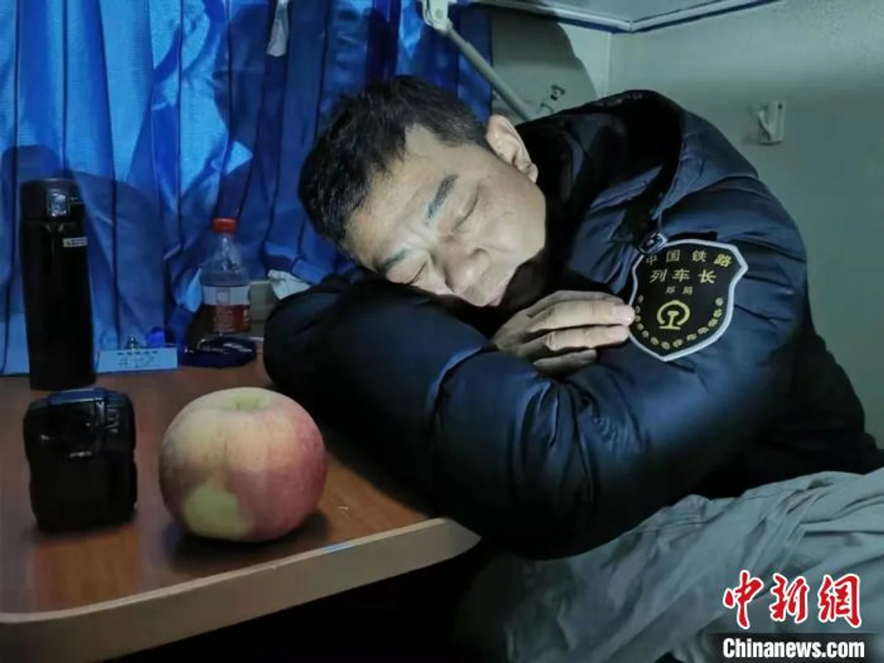 停留列车上的“守夜人”