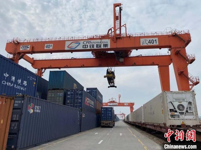 广西首批220吨蔬菜和2万枚海鸭蛋等援助物资运抵武汉 