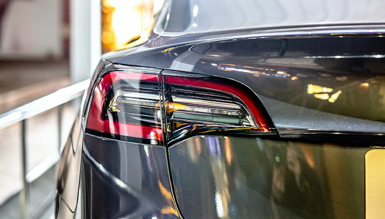 上海一辆Model 3自燃,特斯拉称:初步判断是由车底发生碰...