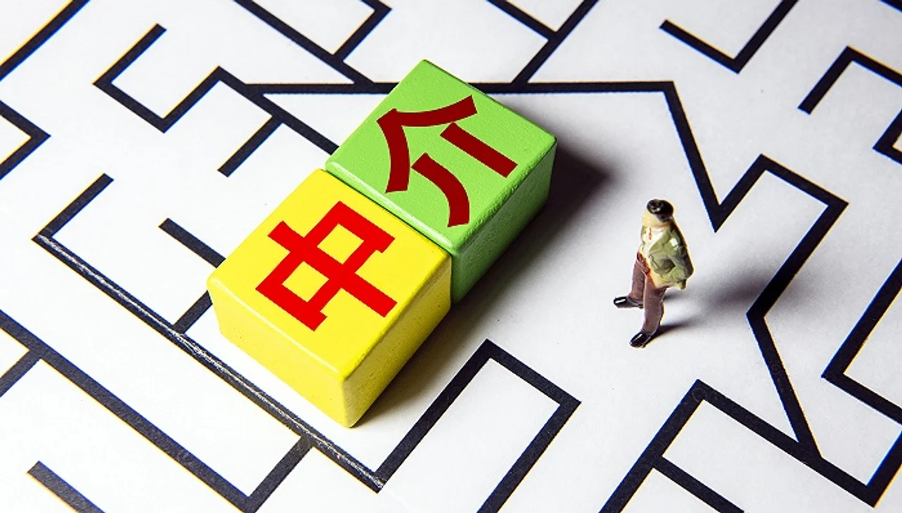 中介抢食一手房蛋糕:挖角经纪人房企自救,渠道二选一平台火拼