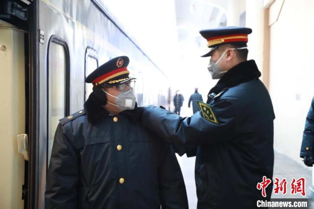 50名乘务员争相上岗 这趟进京列车咋这么抢手