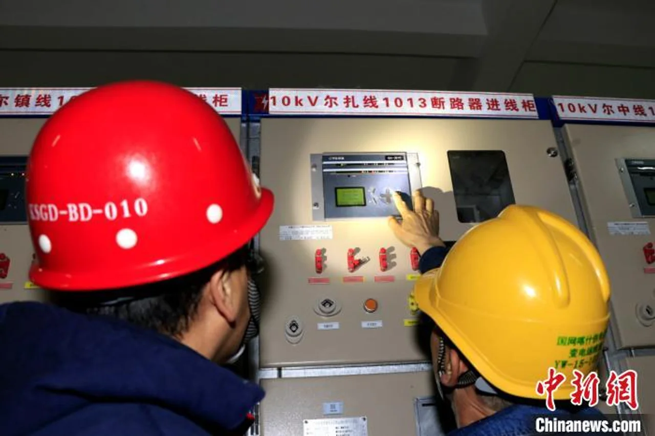 新疆伽师县地震灾区电力供应已恢复(图)