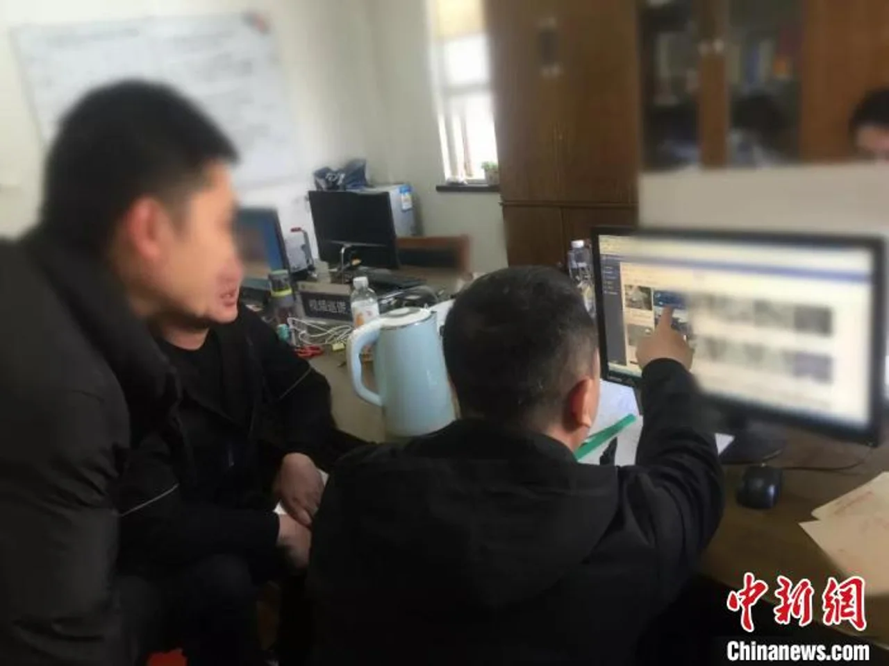 浙江临海街头警车逼停“嫌疑”车辆 系一起乌龙事件