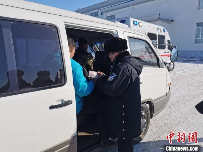 内蒙古一边防检查站开通绿色通道成功救助在蒙中国员工