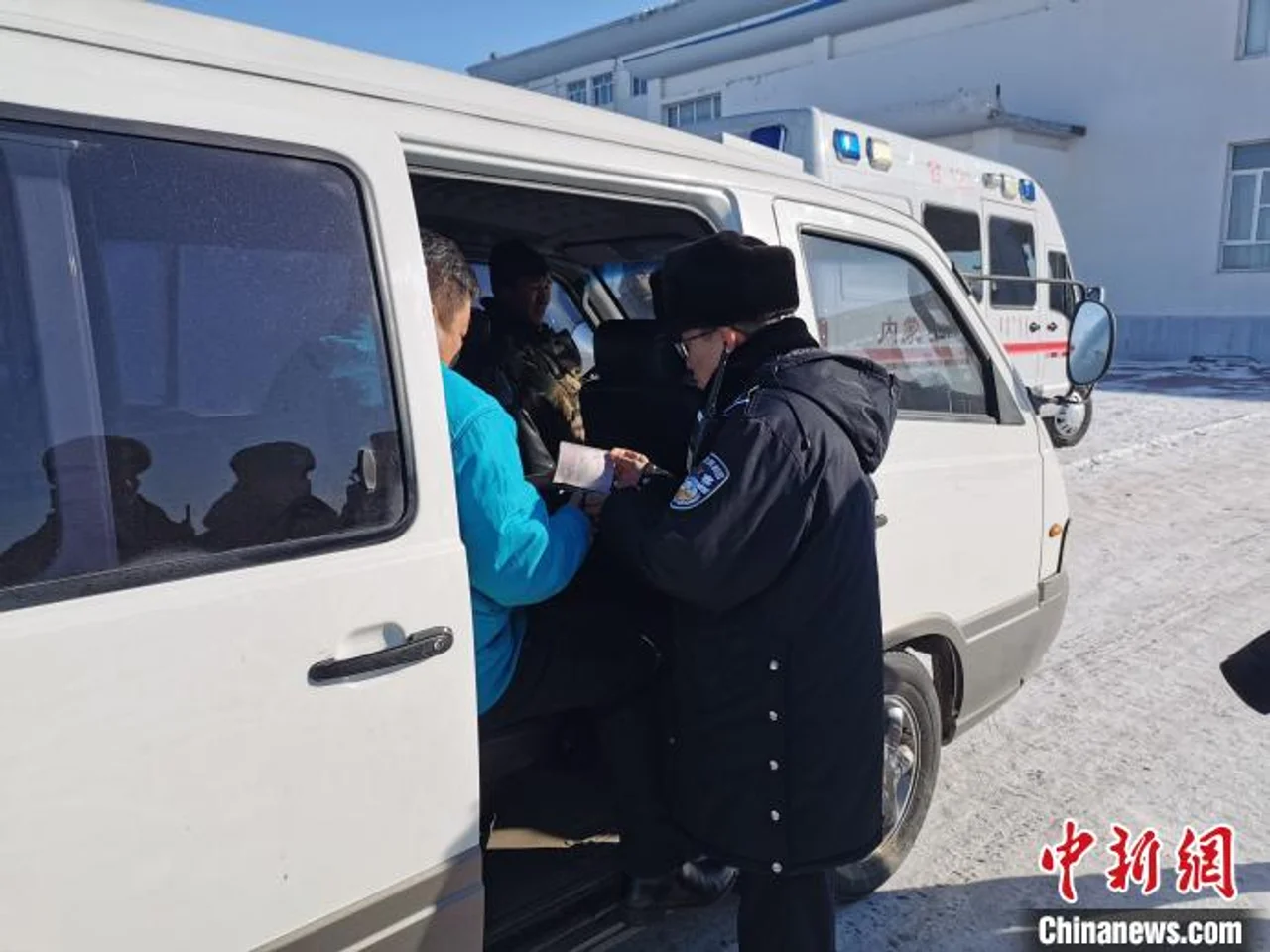 内蒙古一边防检查站开通绿色通道成功救助在蒙中国员工