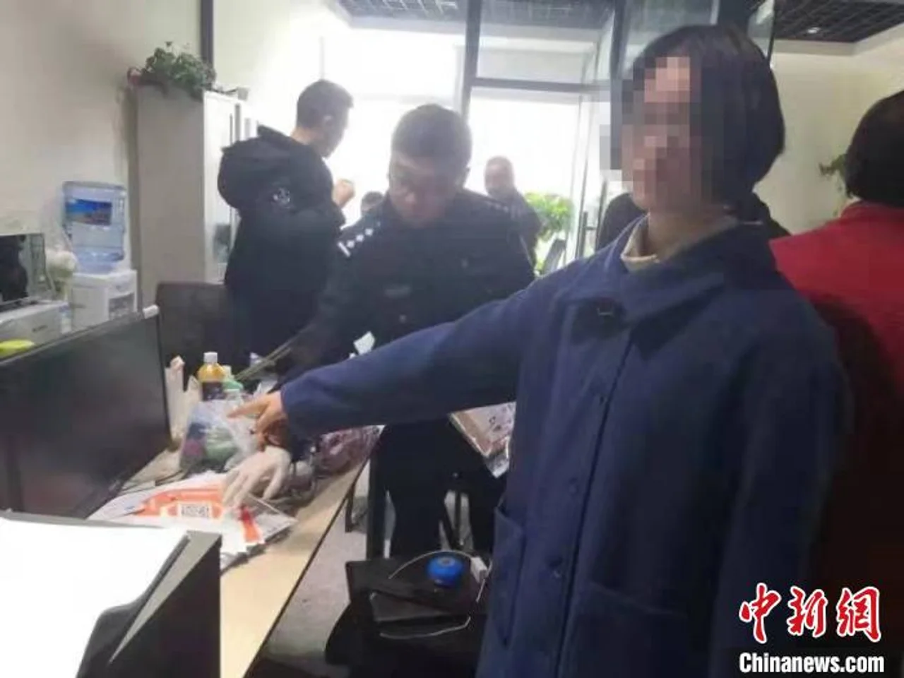 重庆警方捣毁特大网络赌博窝点 涉案近千万元