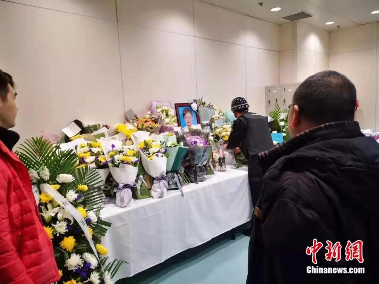中国民航局:杨文医生被追授荣誉称号