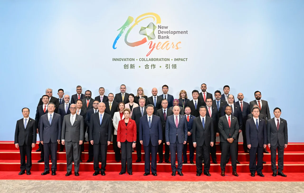 习近平访问金砖国家新开发银行