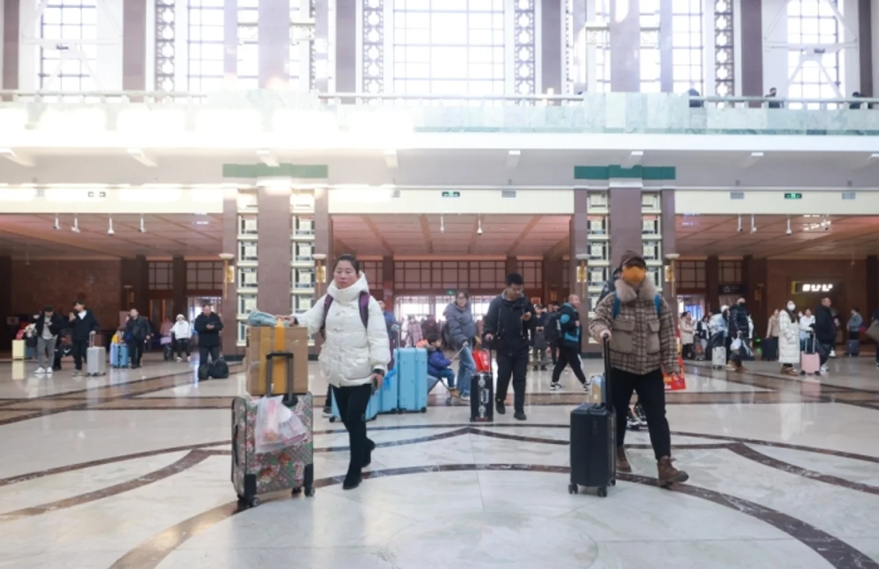 正月初一近2亿人次出行 各地交通部门坚守岗位保畅途