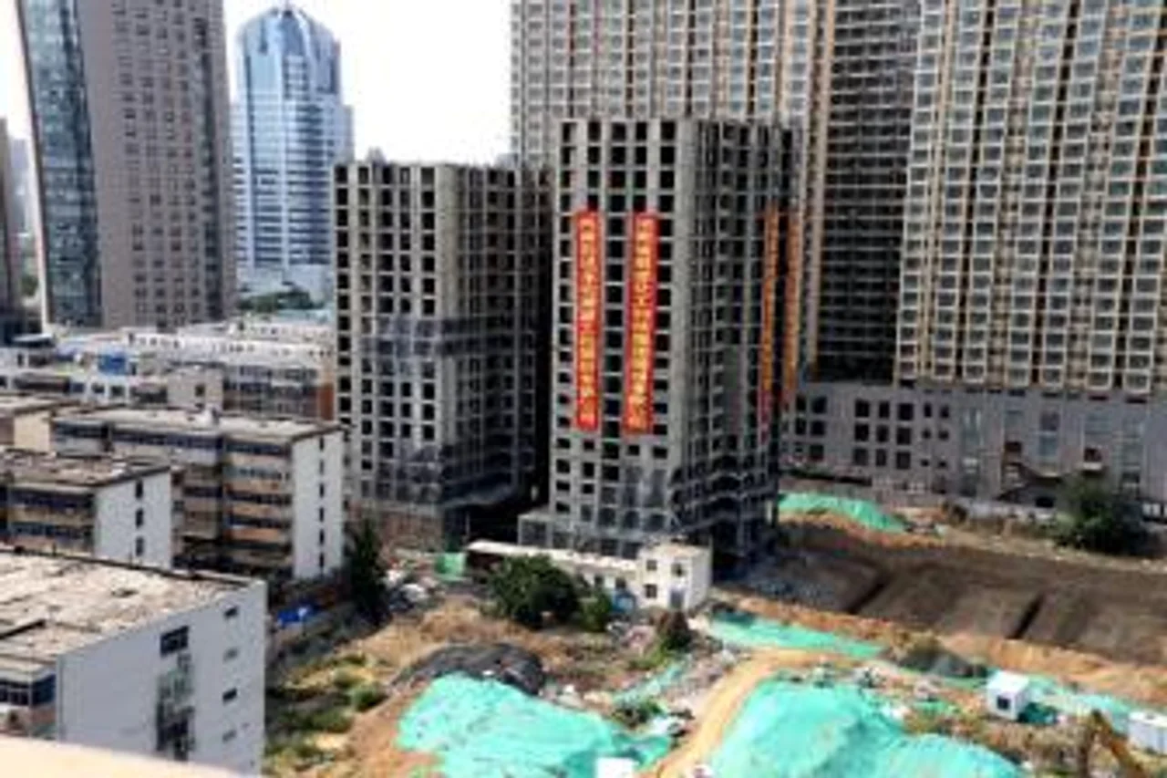 城中村改造加力推进 配套政策有望继续完善