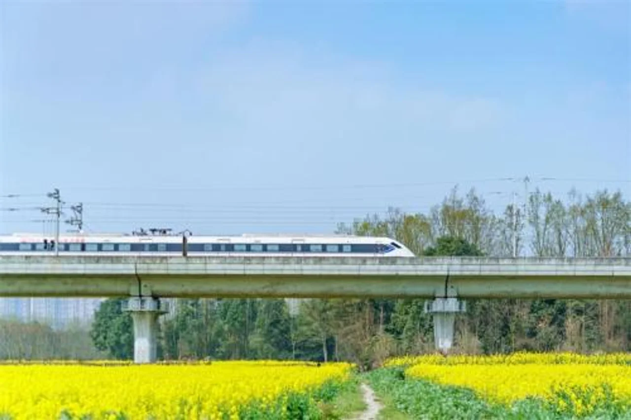 商务部等9单位:增开银发旅游列车 促进服务消费发展