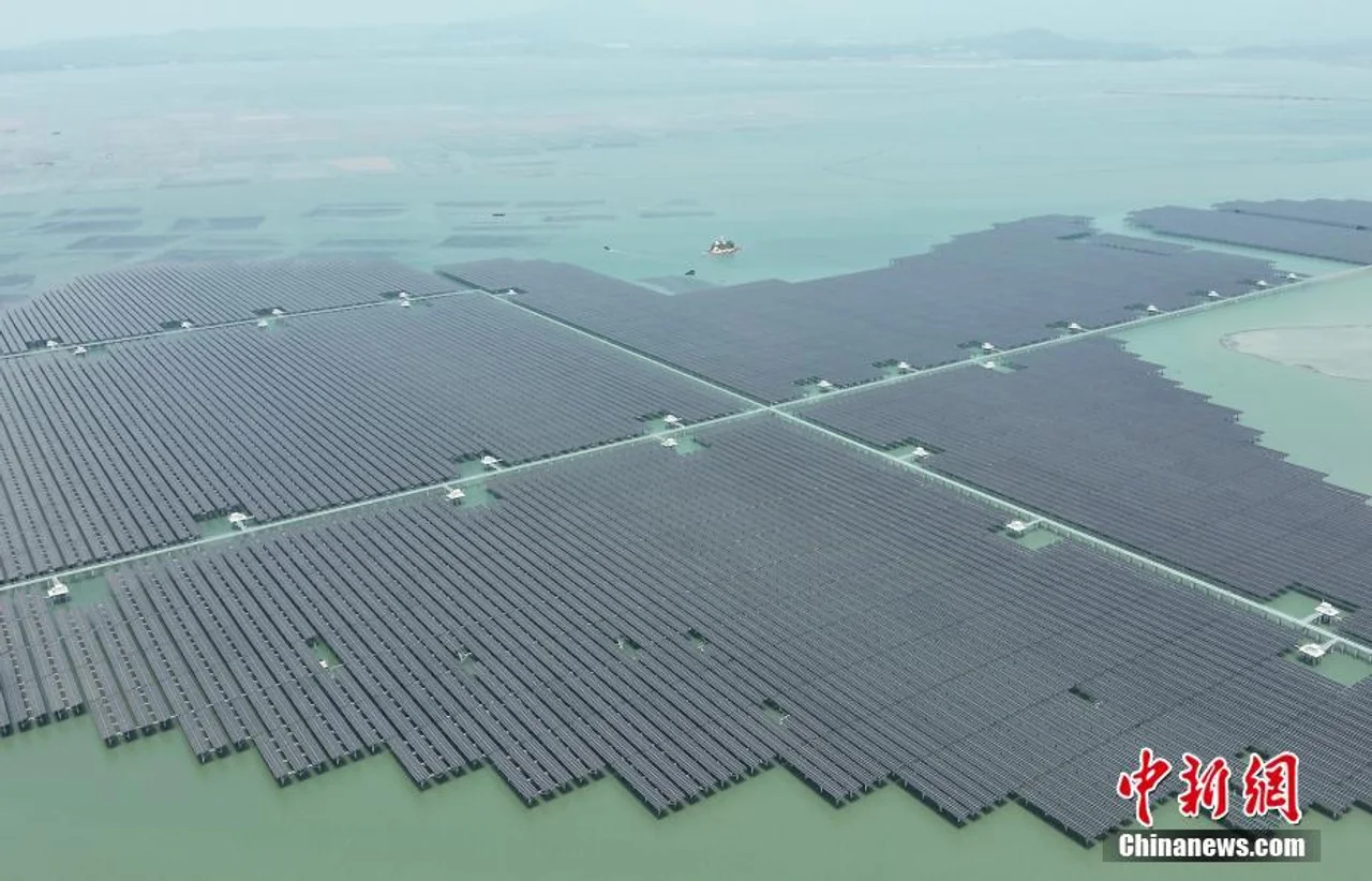 中国首个高风速海域海上光伏项目实现全容量并网