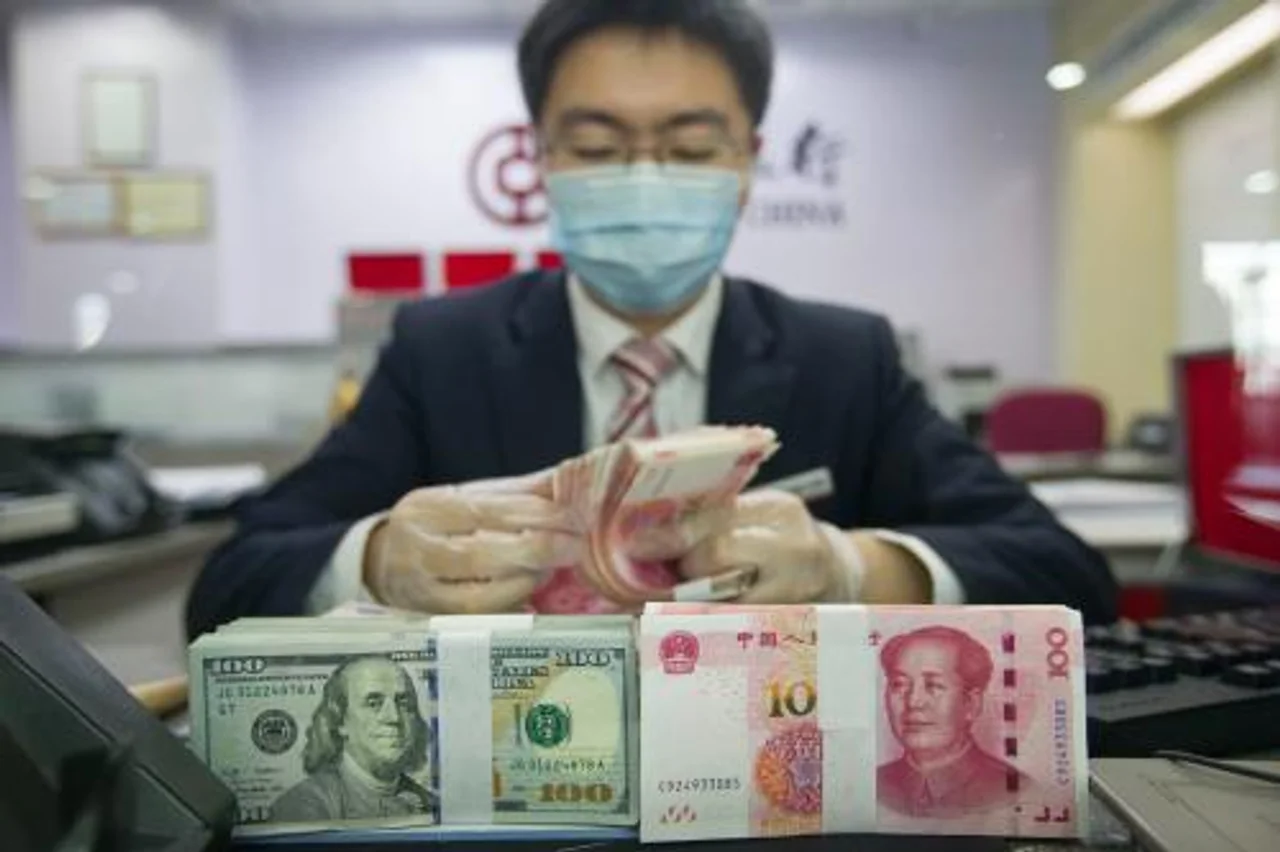 时隔5个月再破“7” 人民币汇率迎考