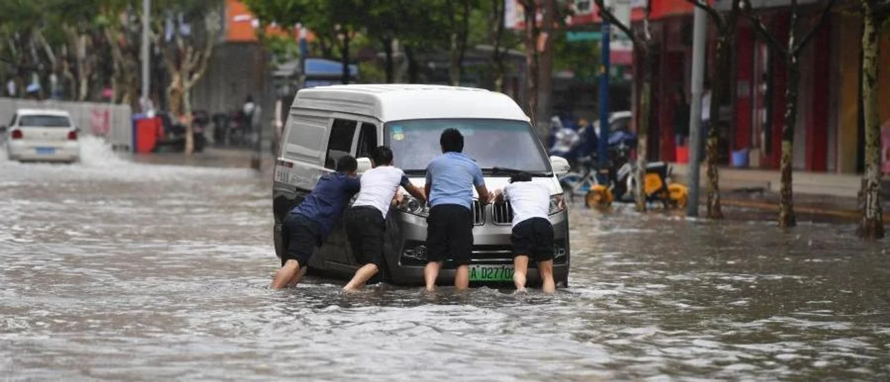 暴雨天汽车被淹,保险如何理赔?这件事别做!