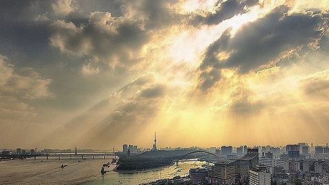 投资客组团武汉炒房，学区房跳空暴涨