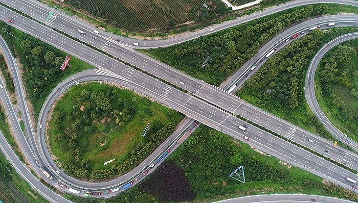 去年免费通行79天,高速公路企业亏了吗?