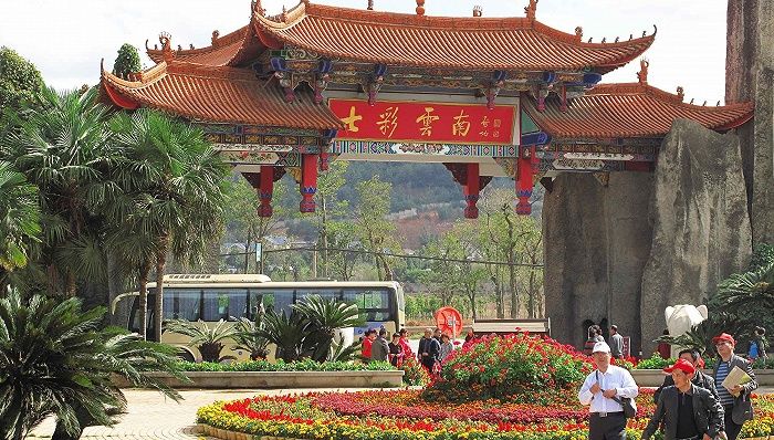 旅游大巴生意不好做，云南三家旅游客运公司引进战略投资