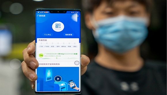 快看｜28日起粤港澳大湾区50余车站可扫支付宝乘火车，无需提...