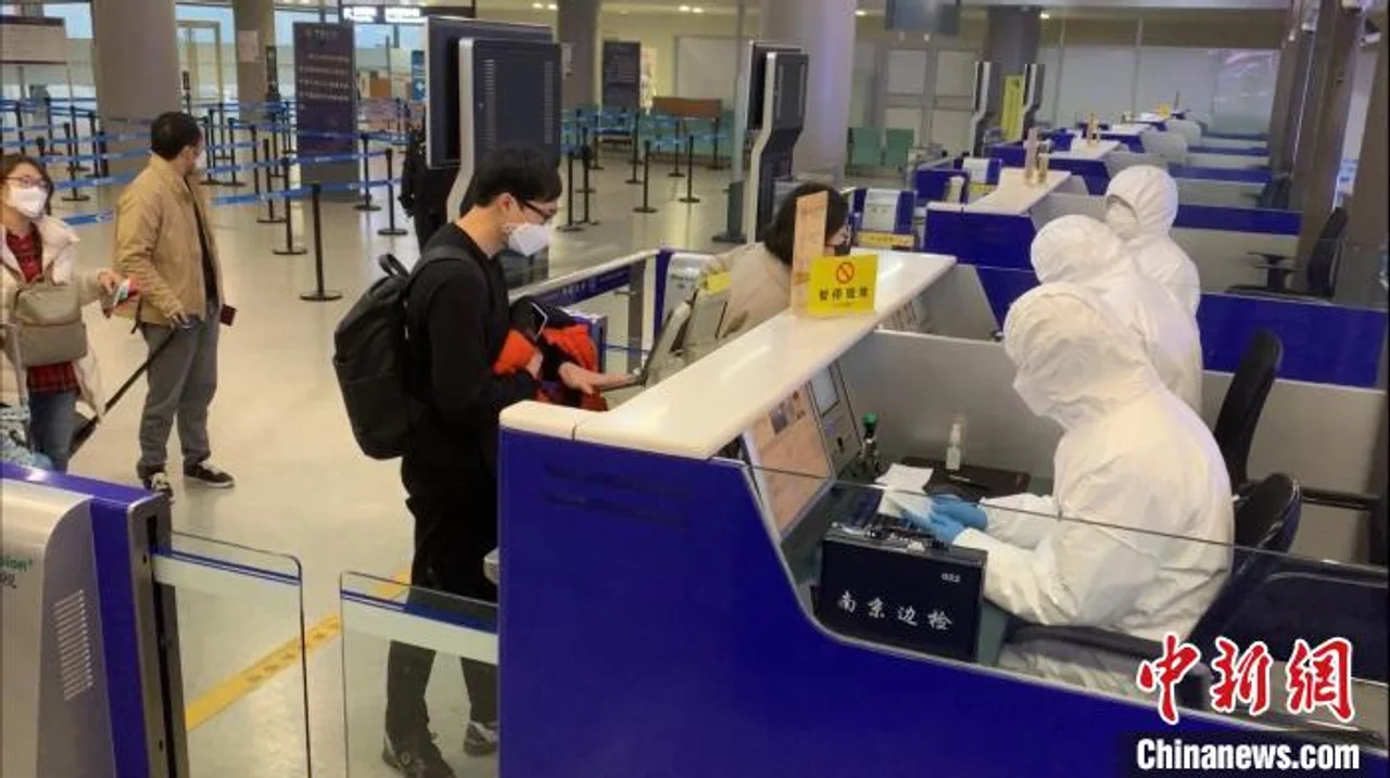 韩国起飞抵达南京航班3名旅客有发热症状 近百名旅客接受隔离