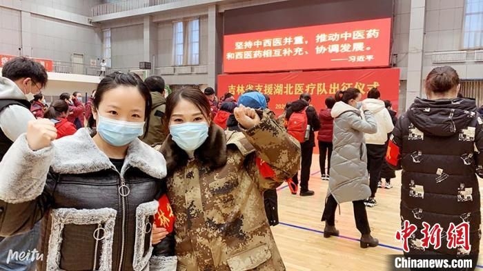 武汉“抗疫”前线偶遇同窗：零食分你一半