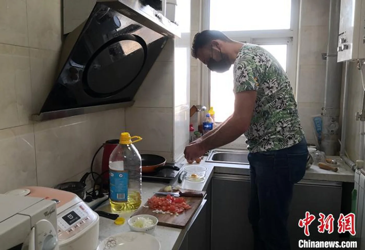 留学生在甘肃的“特别寒假”:练厨艺学汉语 虽异乡但安心
