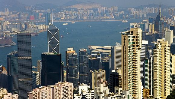 香港财政司：特区政府将向18岁或以上市民每人派发1万港元