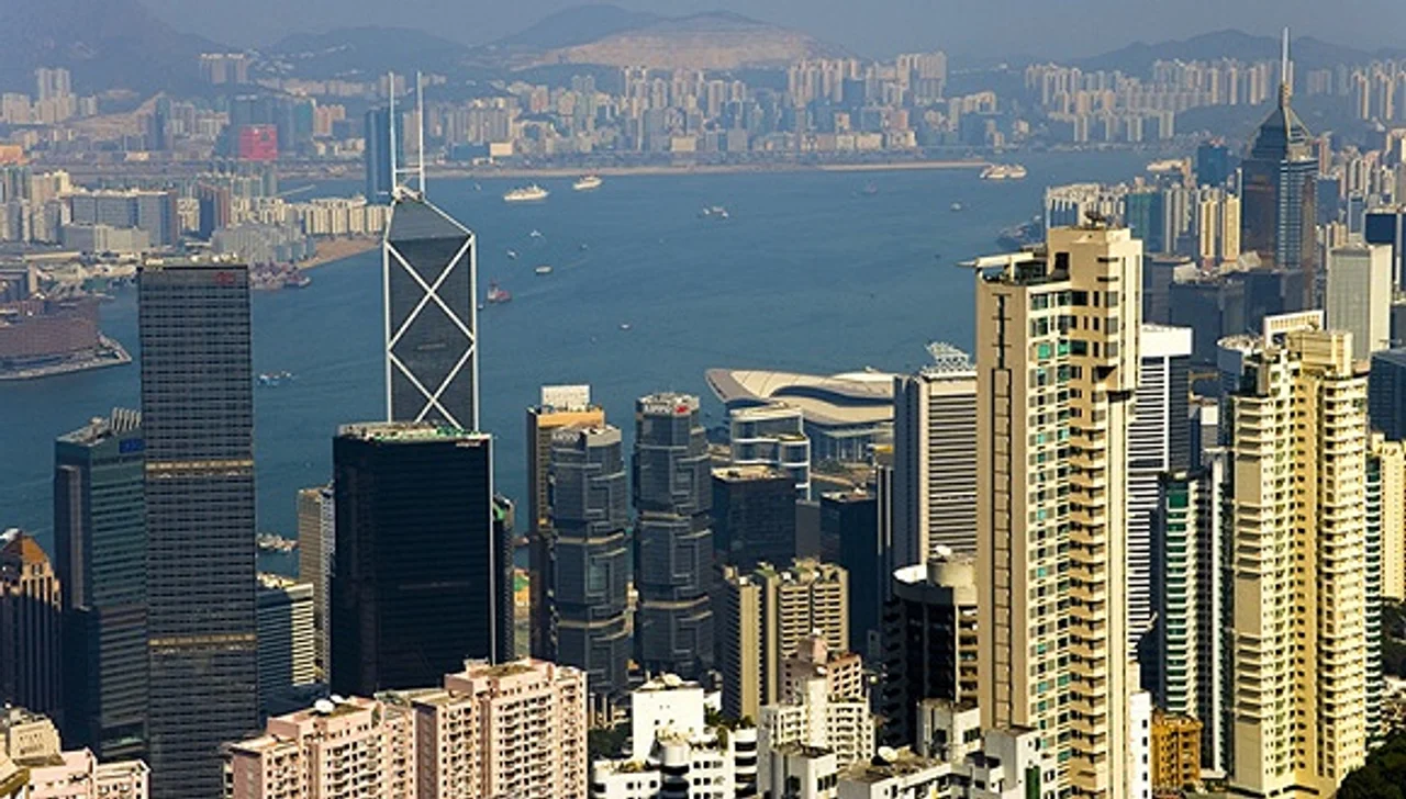 香港财政司:特区政府将向18岁或以上市民每人派发1万港元