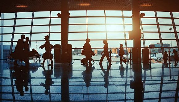 要不要让乘客戴口罩？美国航空公司进退两难