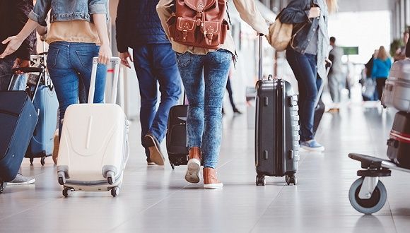 “五一”假期全国发送旅客1.21亿人次，同比下降53%