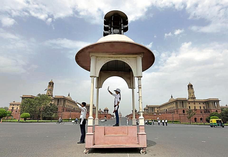 India: School students turn traffic cops to create awareness