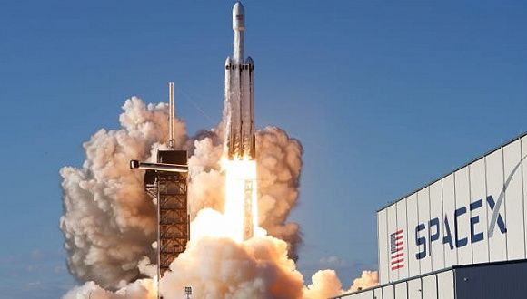 SpaceX发布载人龙飞船内部照片，拟五月份首次运送宇航员