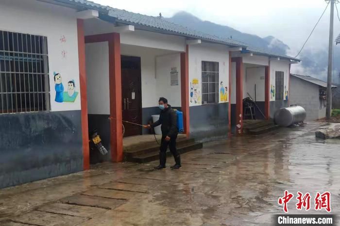 湖北“零疫情乡村”抗疫记：建网格·守关卡·保供应