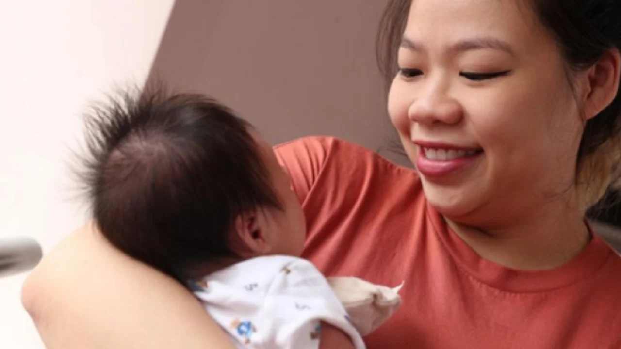 外媒:新加坡一名新生婴儿检测出新冠抗体,或为母婴传播证据
