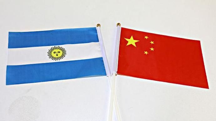 习近平同阿根廷总统费尔南德斯互致信函