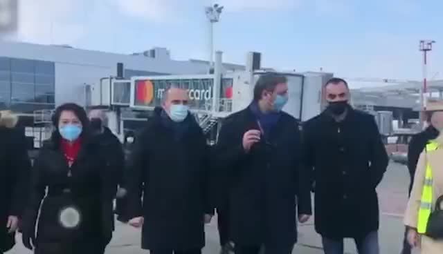 中国疫苗来了，总统接机！