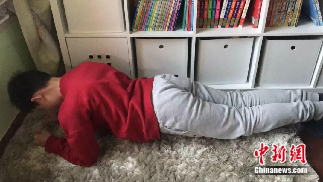 非常时期的“网课奇观”：教室在云端，监督靠直播？