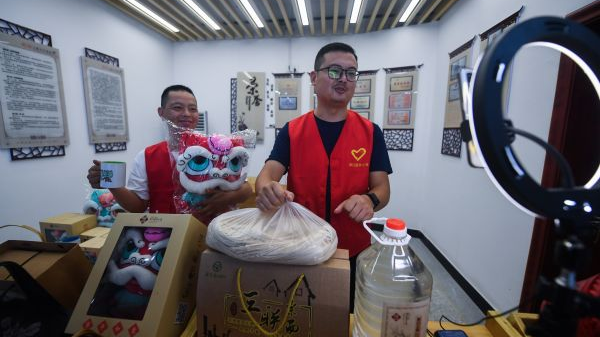 媒体述评：中国坚定朝“共同富裕”目标迈进