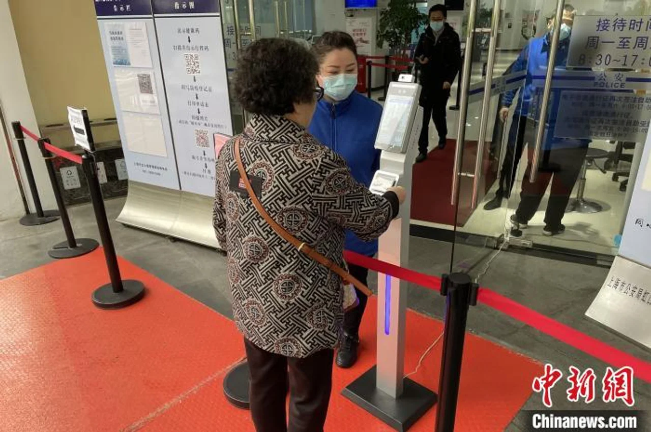 上海便利老年人办理出入境证件举措今起实施