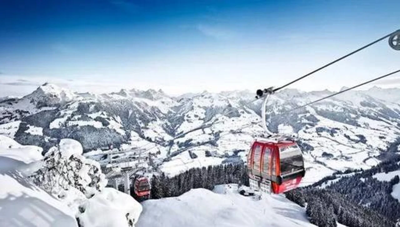 报告:中国冰雪旅游达2.24亿人次 收入约3860亿