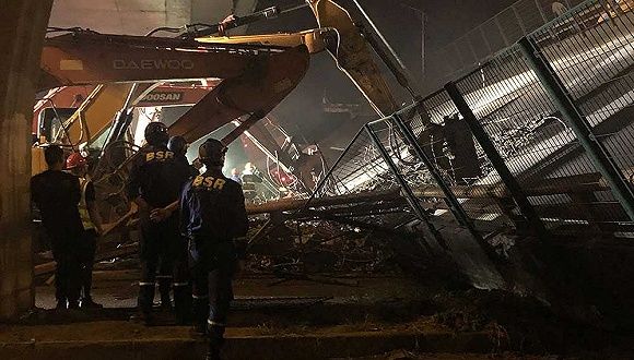 广东揭阳货运乱象：超载可买“护身符”，一张贴纸1800