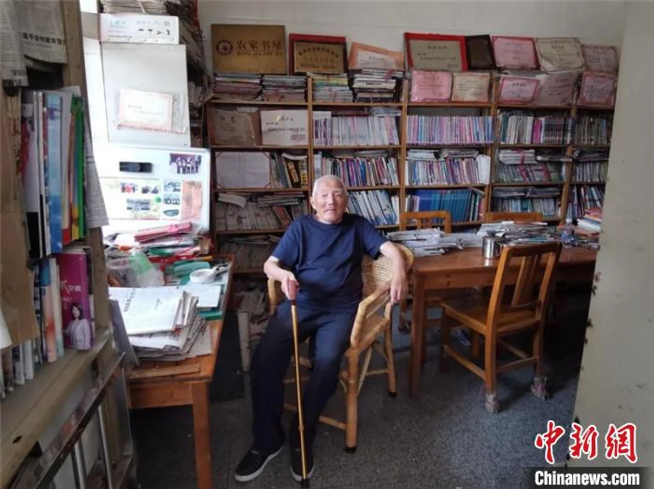 98岁老人和他的“民间图书室”:让村里的孩子都有书看