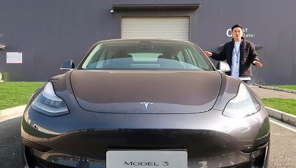 国产特斯拉Model 3降至30万以内，1月7日开始对外交付