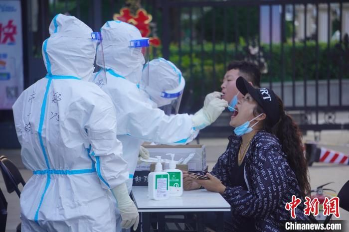 一天连发三条通告 郑州发力阻断疫情蔓延扩散
