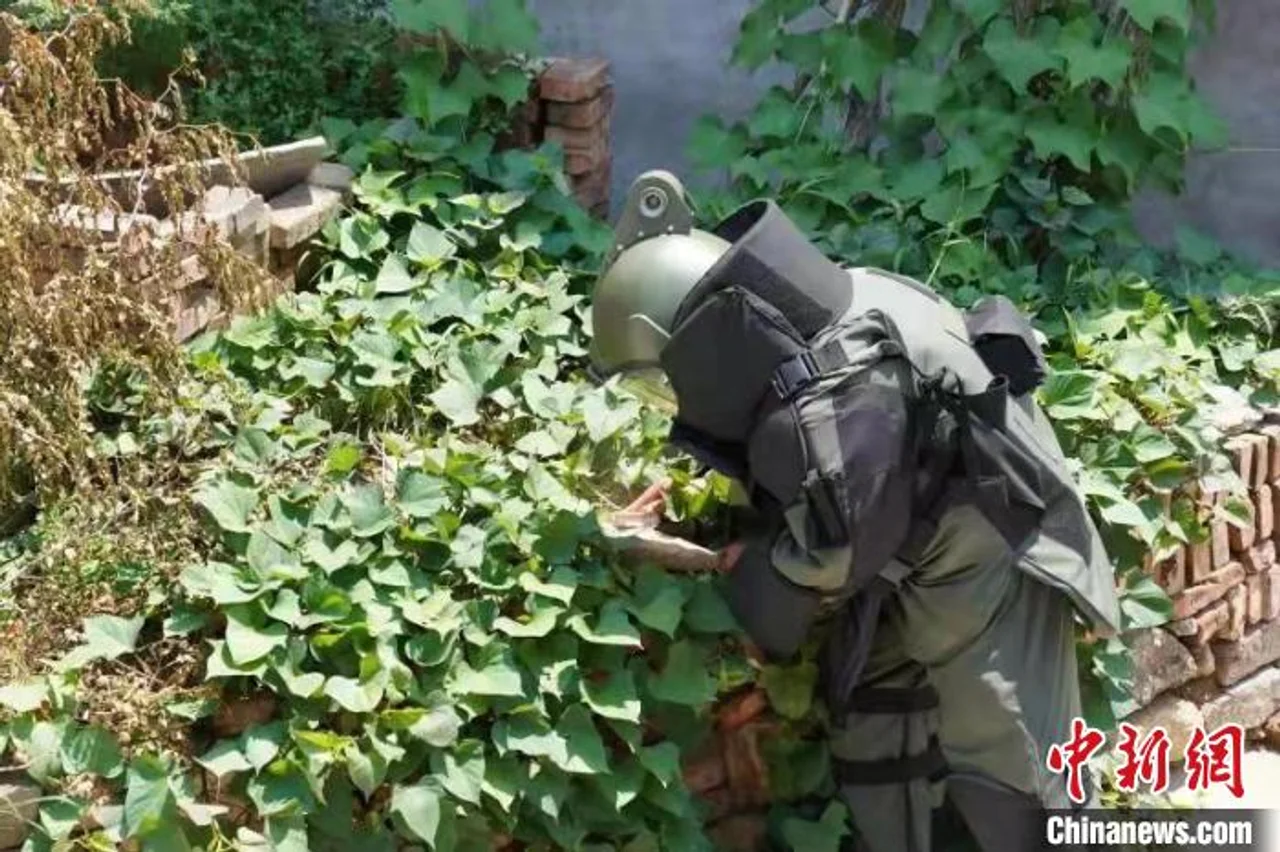 农户菜地出现炮弹 山西晋城特警成功排爆