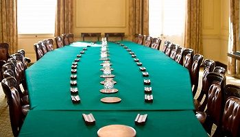 文官政治与行政中立：英国内阁制度运转的秘密