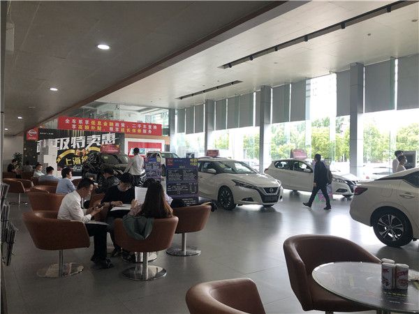 疫后探访4S店｜日系价格坚挺到底，大众帕萨特“不愁卖”