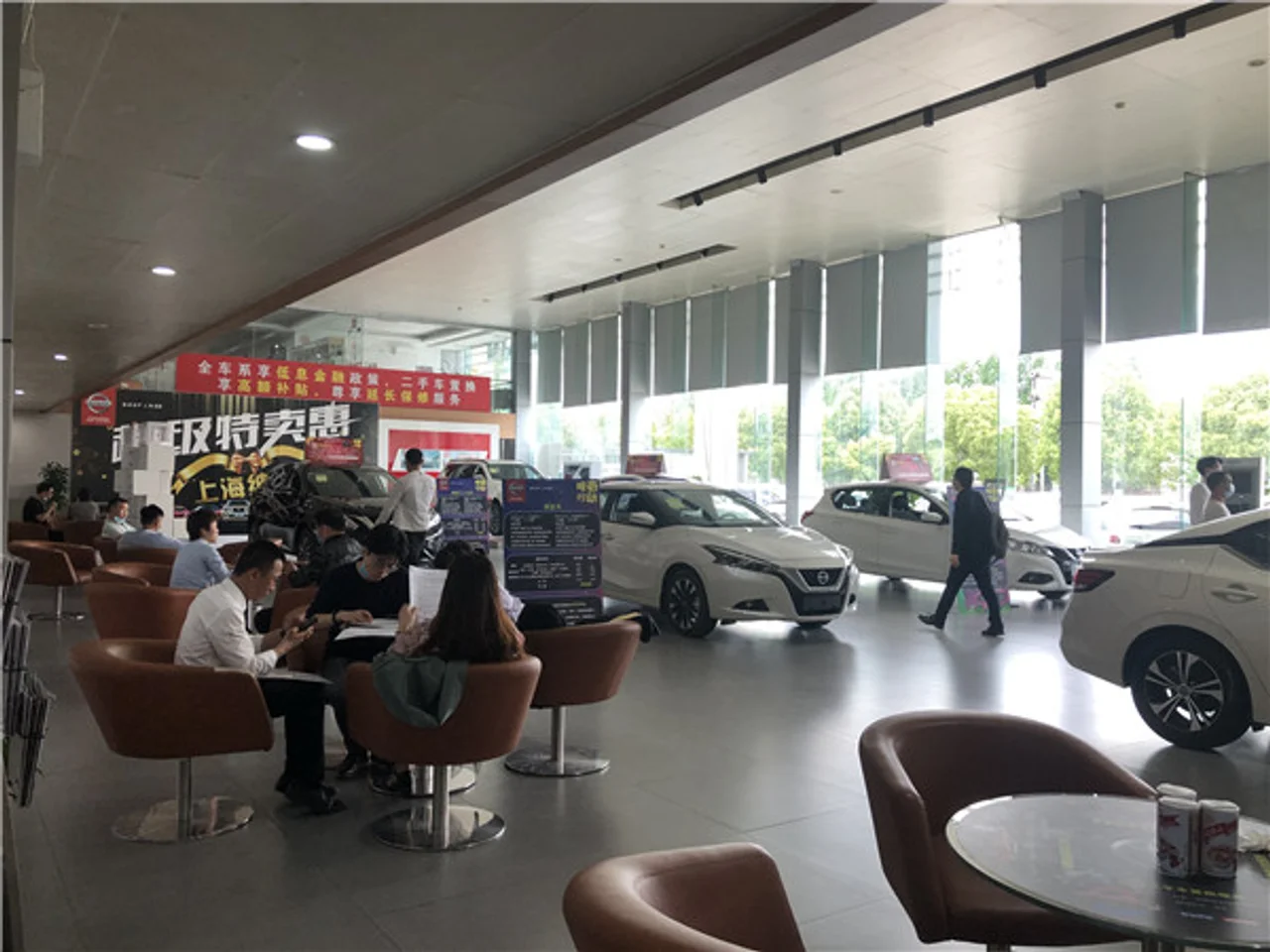 疫后探访4S店|日系价格坚挺到底,大众帕萨特“不愁卖”