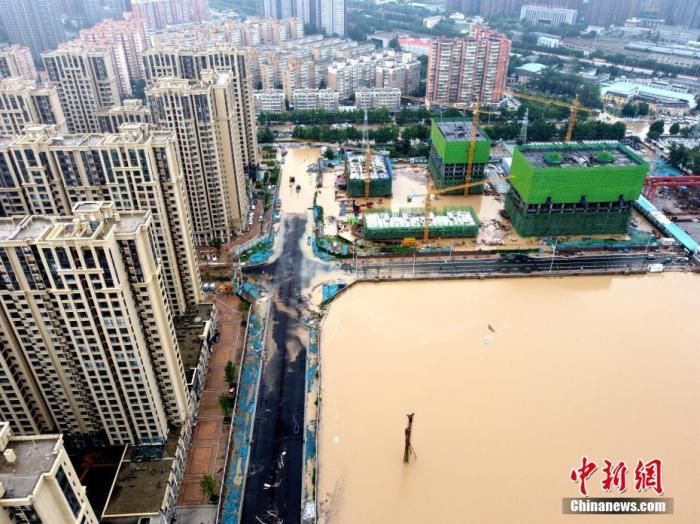 盘点河南暴雨十大感人瞬间：超级英雄就是民众自己