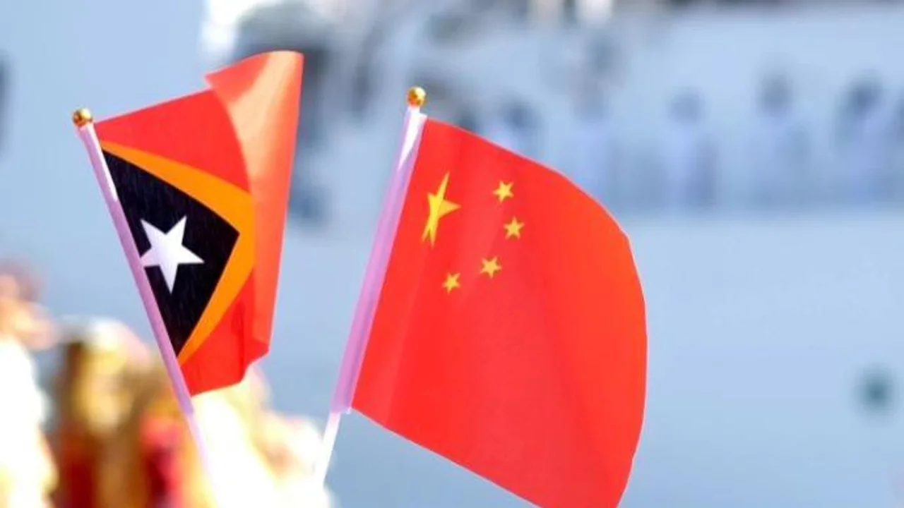 王毅同东帝汶外长阿达尔吉萨通电话